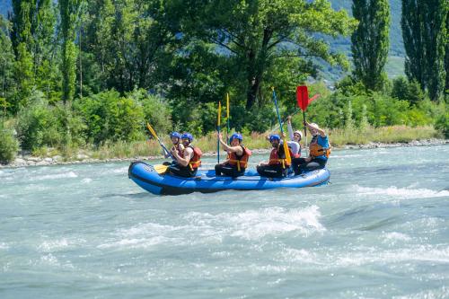 Rafting tra le rapide de3l fiume Adda in Valtellina