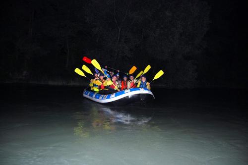 Rafting al chiaro di luna in Valtellina sul fiume Adda