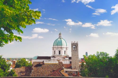 In Lombardia particolare del Duomo di Brescia visto dall'alto