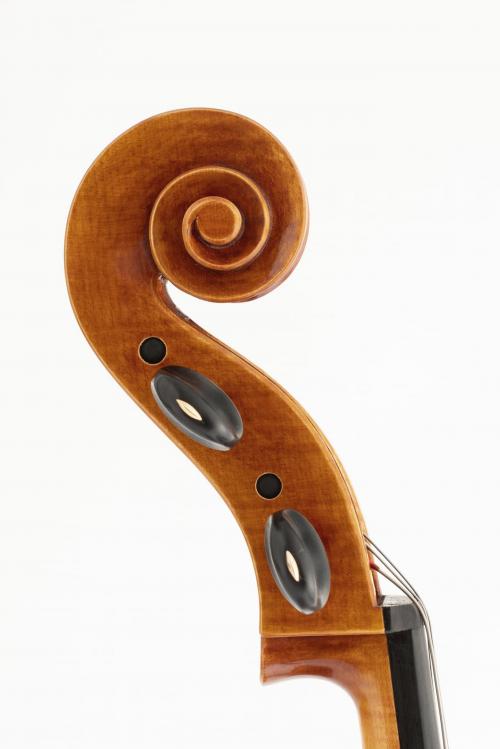 Particolare di un violino realizzato a mano